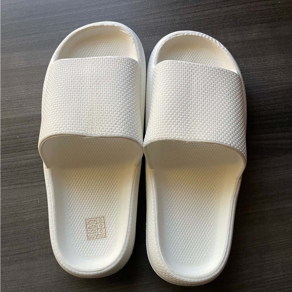 Amazon Women's Form White Slide Sandals